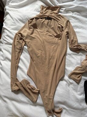 Nude bodysuit with cutout